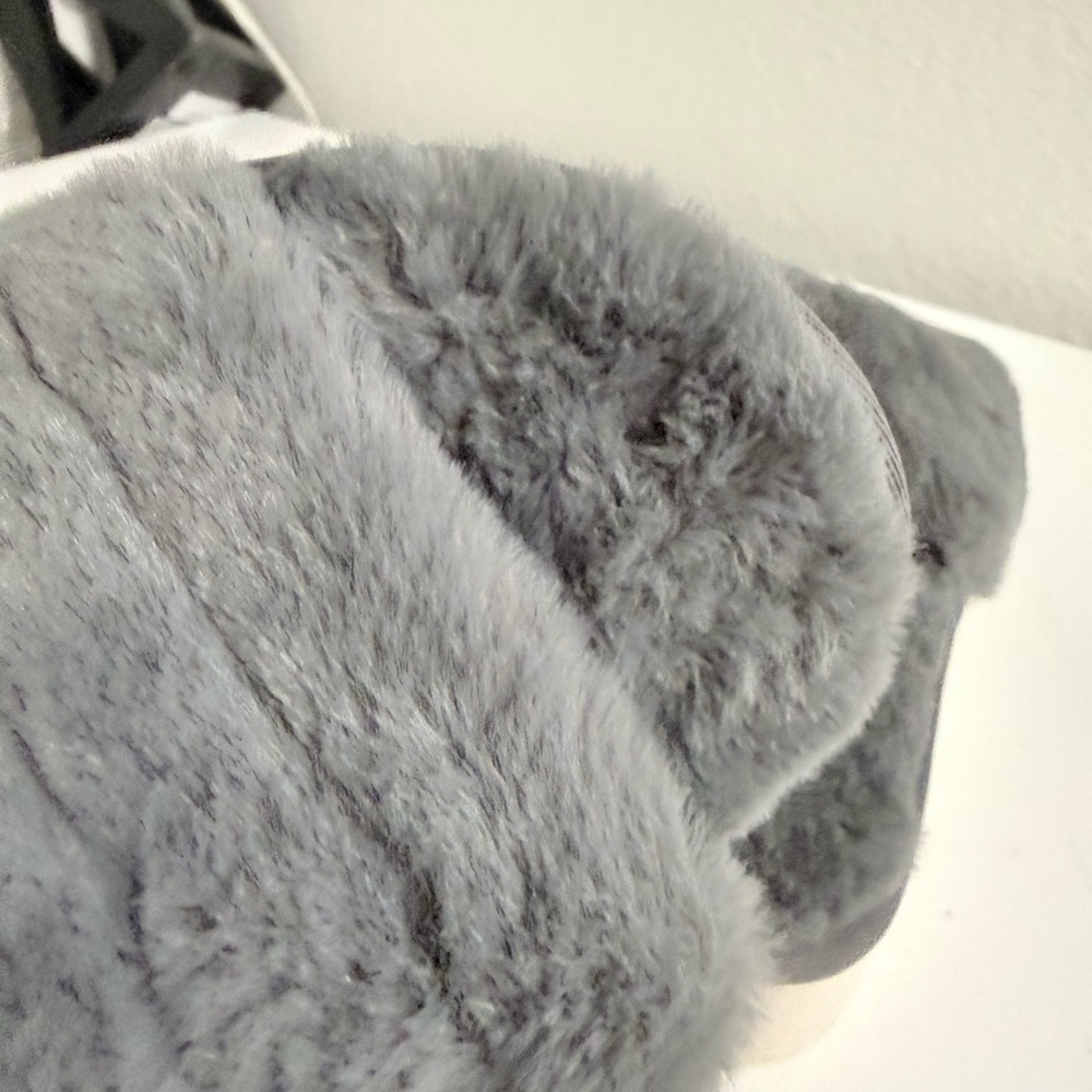 Kolaburra By Ugg Fuzz women size 8 Gray Plush Women's Slippers - Picture 5 of 6